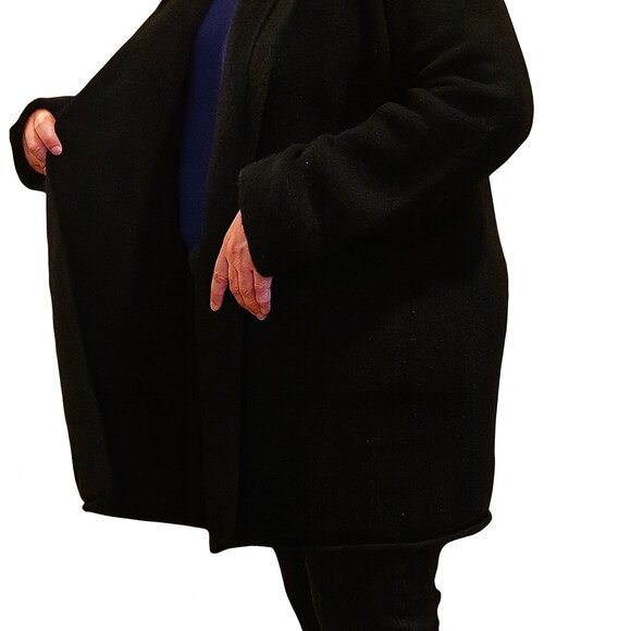 Luxury Baby Alpaca Medium-size Long Black Sweater – Handcrafted Andean Warmth, U - Picture 1 of 4